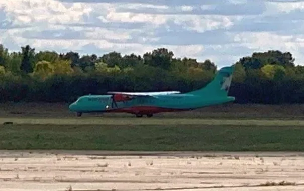 Самолет с нардепами от ОПЗЖ заблокировали в Полтаве