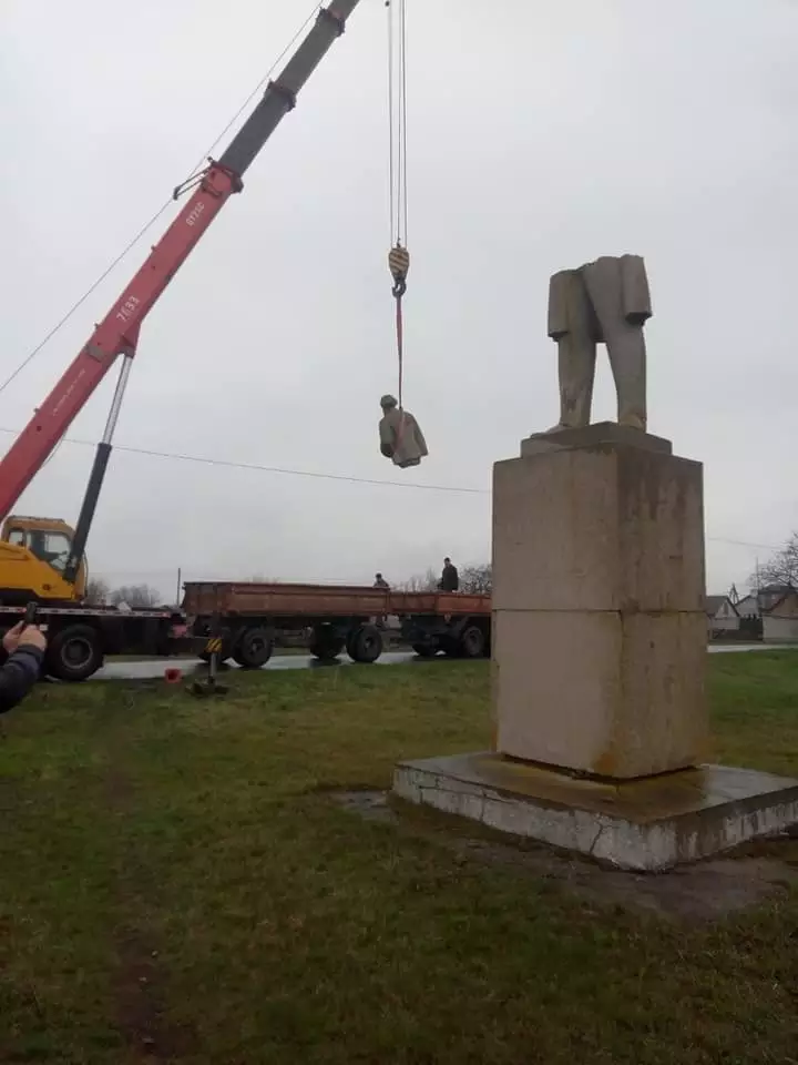 У Кременчуцькому районі демонтували пам’ятник Карлу Марксу