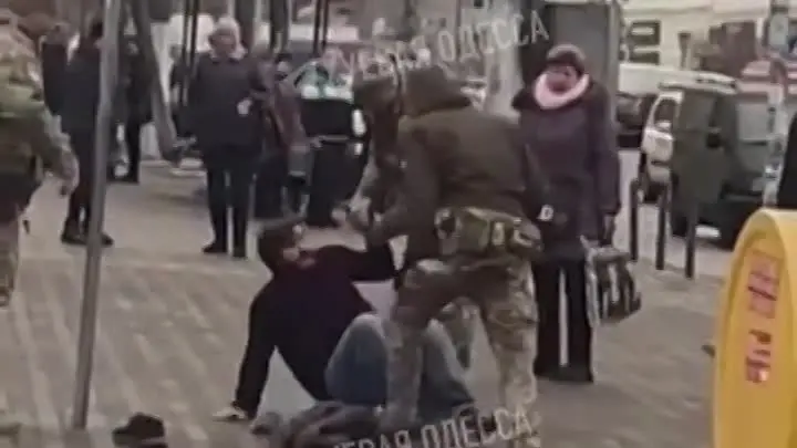 В Одессе люди ищут спасения от насильственной мобилизации
