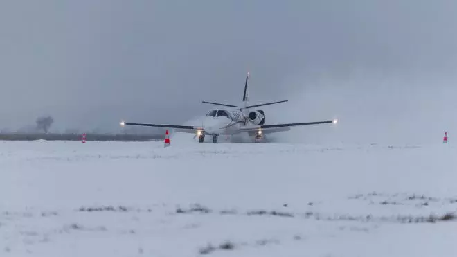 Самолёт из Турции не смог приземлится в Запорожье из-за снегопада: он вылетел обратно