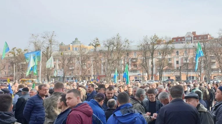Під стінами Полтавської ОДА пройшов масштабний мітинг