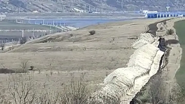 На границе Одесской области с Молдовой украинские военные роют траншеи