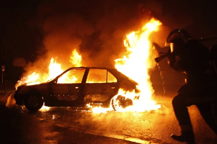 В Запорожье за ночь сгорело сразу два автомобиля