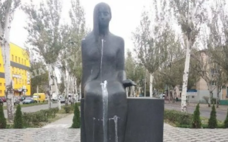 В Мелитополе осквернили памятник жертвам Холокоста, облив его кефиром