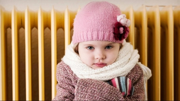 Ходят в трех кофтах и болеют – в Мелитополе родители жалуются на холод в детсадах