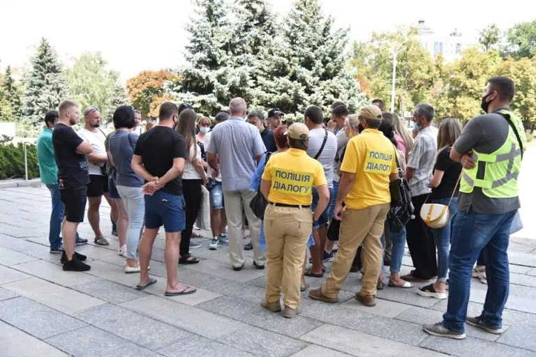 Під Полтавською ОДА мітингували мешканці будинку по вулиці Параджанова, 5