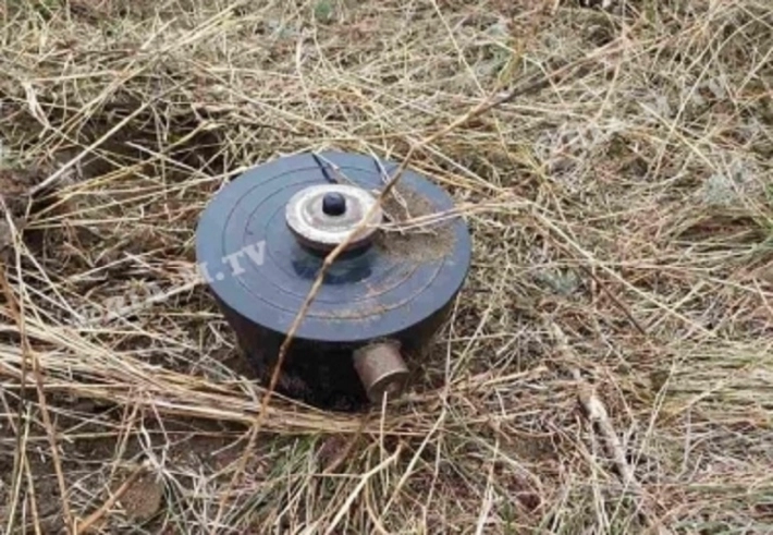 Под Мелитополем внедорожник едва не наехал на противотанковую мину - заметили чудом