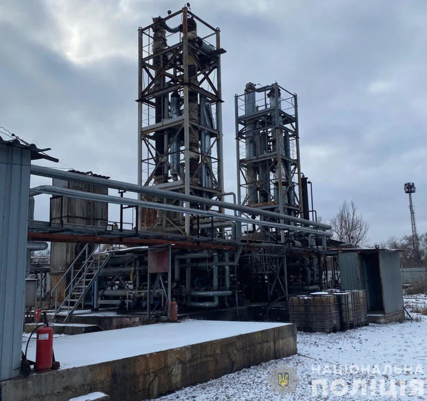 Полиция «накрыла» в Кривом Роге подпольный завод по производству фальсифицированного топлива