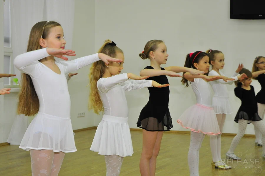 В Киеве лютая патриотка устроила травлю танцевальной школы за то, что там дети танцевали под песни русскоязычных исполнителей