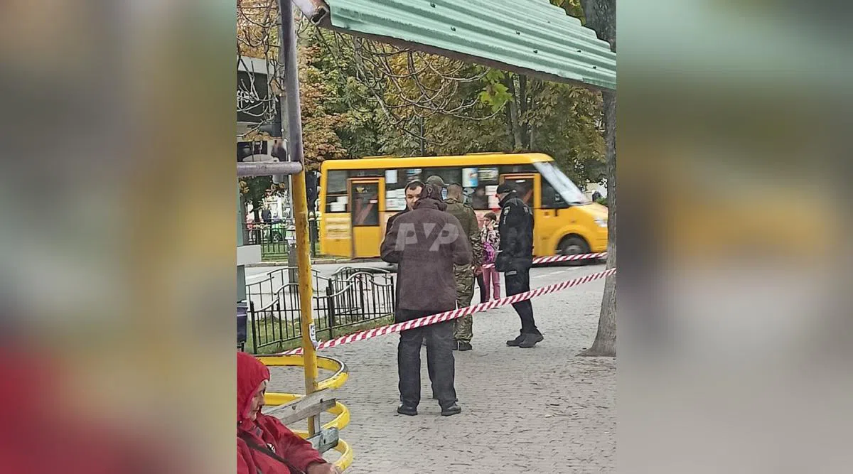 У Полтаві неподалік зупинки громадського транспорту чоловік влаштував стрілянину
