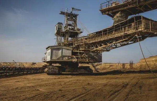В Украине за бесценок продают половину месторождения титано-циркониевых руд