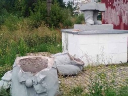 В Гостомеле варварски разрушили памятник Герою Советского Союза Валерию Чкалову