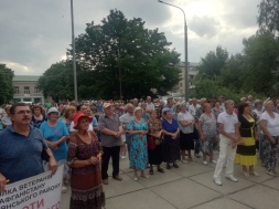 «Если президент нас не услышит — прольется кровь»: в Вольнянске выступили против строительства каолинового карьера