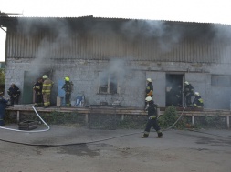 Пожар на складе в Днепре тушили десятки спасателей