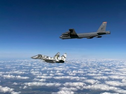 Небо над Запорожской областью патрулировали американские стратегические бомбардировщики
