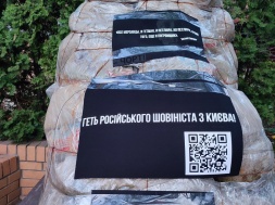 В Киеве вандалы хотели поглумиться над Булгаковым, а посмеялись сами над собой