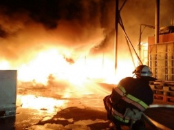 Под Днепром ночью горело производство по изготовлению резиновых изделий