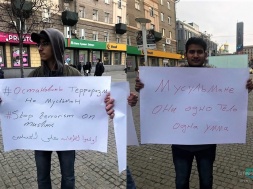 В центре Днепра мусульмане вышли на митинг против терроризма