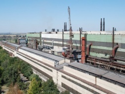 Склад ферросплавного завода Коломойского и Пинчука затоварен готовой продукцией