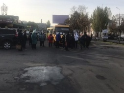 В Запорожской области митингуют против карантина выходного дня: перекрыты дороги в районе рынка