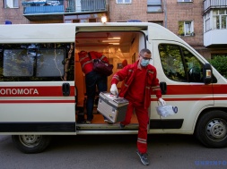 Не успели довезти до больницы: в Днепре в машине скорой умер ребенок