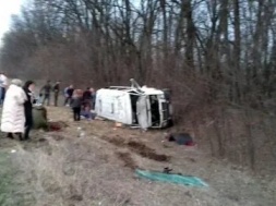 «Jeep» з п’яним водієм перекинув пасажирський автобус. Двоє людей загинули, 11 – травмовані