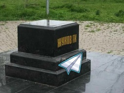 В Одессе девушка восстановила надпись на снесённом нацистами памятнике Г. К. Жукову