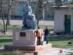 В Ямполі ремонтують пам’ятники визволителям