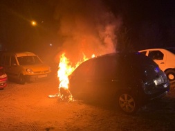 У Сумах уночі невідомі підпалили автівку