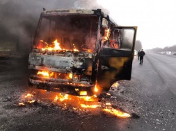 На Дніпропетровщині під час руху загорівся автобус з пасажирами