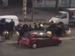 В Запорожье, результате разборок на дороге в центре города, один мужчина выстрелил другому в лицо