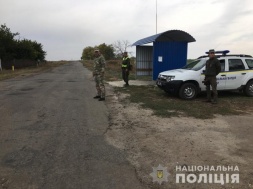 В Запорожской области полицейские и нацгвардейцы оцепили свиноферму