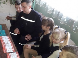 В Никополе МЧС-ники учат детей правилам поведения при аварии на АЭС