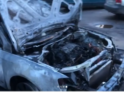В Запорожье волонтеру неизвестные сожгли автомобиль