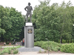 У Сумах вшанували пам'ять славетного військового Івана Кожедуба