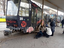 Массовый сход трамваев с рельс в районе Пастера и пл. Старомостовой – есть пострадавшие