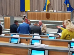 Депутати Полтавської облради збираються на позачергову сесію, щоб виступити проти відкриття ринку землі
