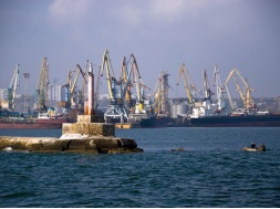 «Пусті слова, а дії інші»: працівники Бердянського порту розкритикували заяви свого керівника