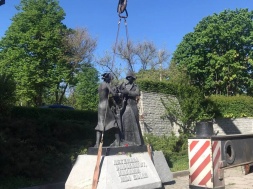 Днепровской власти помешал памятник Комсомольцам