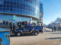 З торгівельних центрів Полтави евакуювали людей через повідомлення про замінування