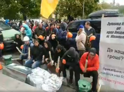 Никопольские ферросплавщики вчера митинговали в Днепре и в Киеве