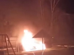 Две машины за ночь: в Марганце орудуют поджигатели авто