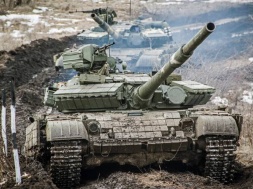 Неподалік передової танкісти з Дніпропетровщини готувалися до наступу