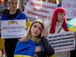 Женская акция «Верните с фронта сыновей, мужей и отцов» прошла в крупных городах Украины