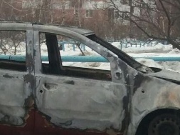 У Полтаві за ніч спалили шість автомобілів
