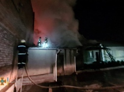 Масштабный пожар в Каменском: загорелся склад