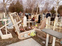 Ничего святого: Горожане делятся видео разграбленных кладбищ