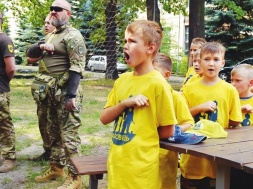 1 сентября в Украине: вместо цветов учителям – деньги на войну
