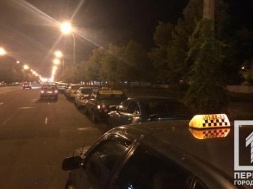 Таксисты в Кривом Роге блокировали центральные дороги из-за нападения на их коллегу