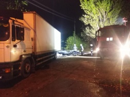 В Запорожье ночью загорелся грузовик: подробности